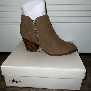 Women’s size 7 booties